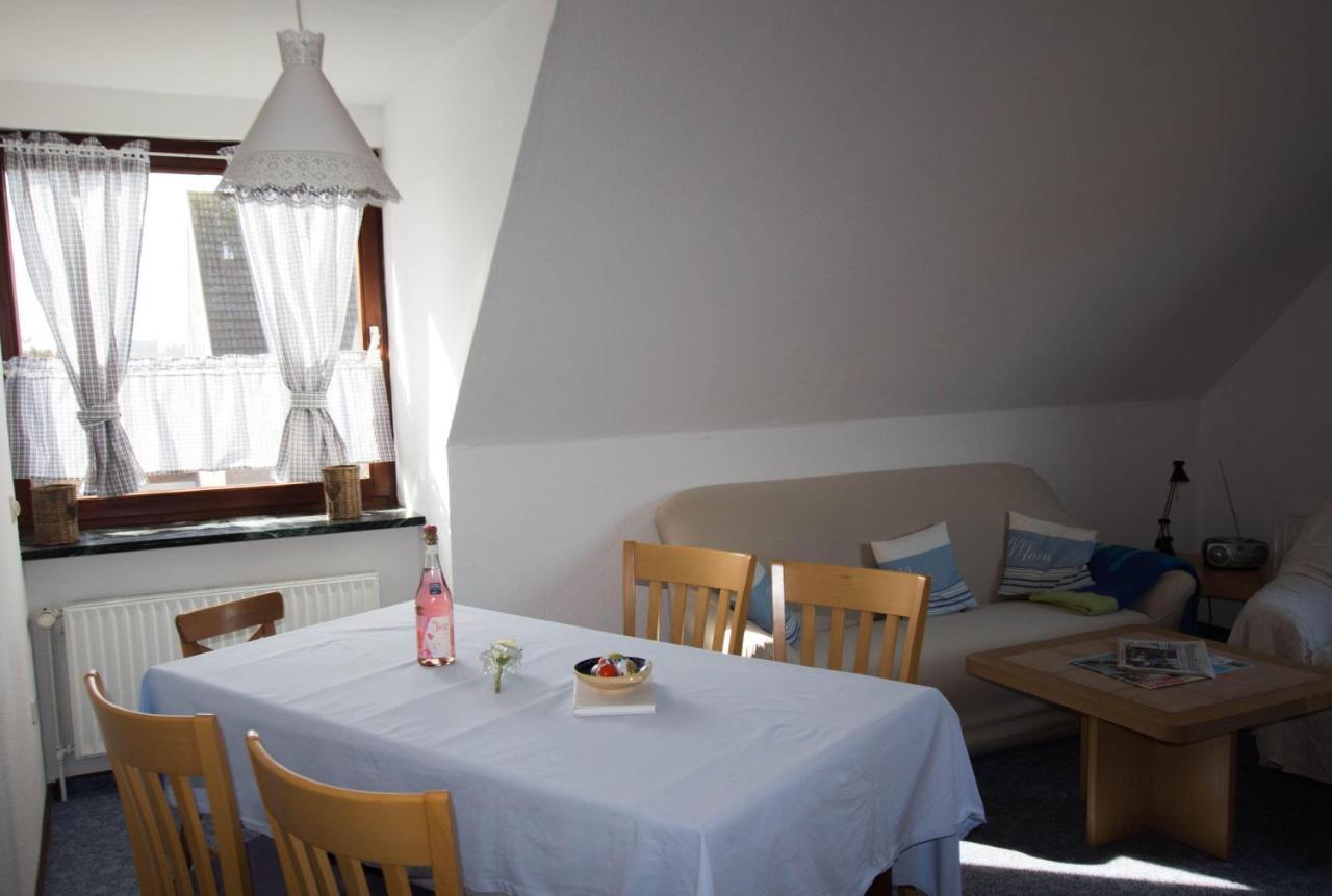 Ferienwohnungen-Neue-Tiefe-Wohnung-Kleiderbuegel Neue Tiefe Fehmarn Exterior foto