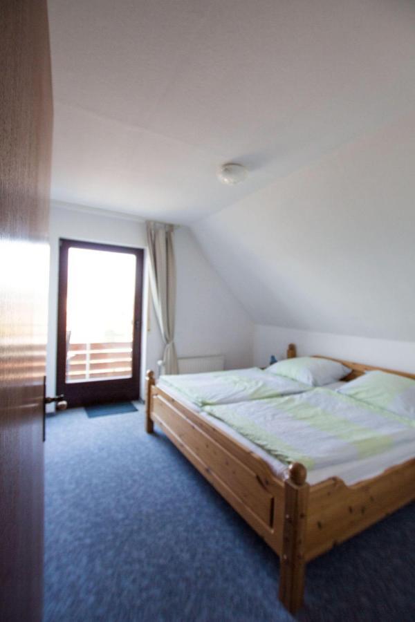 Ferienwohnungen-Neue-Tiefe-Wohnung-Kleiderbuegel Neue Tiefe Fehmarn Exterior foto