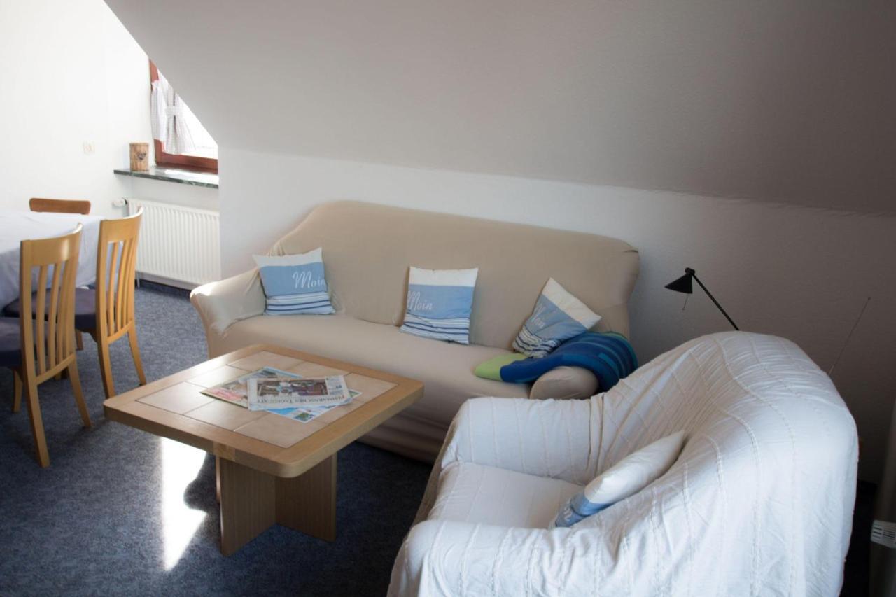 Ferienwohnungen-Neue-Tiefe-Wohnung-Kleiderbuegel Neue Tiefe Fehmarn Exterior foto